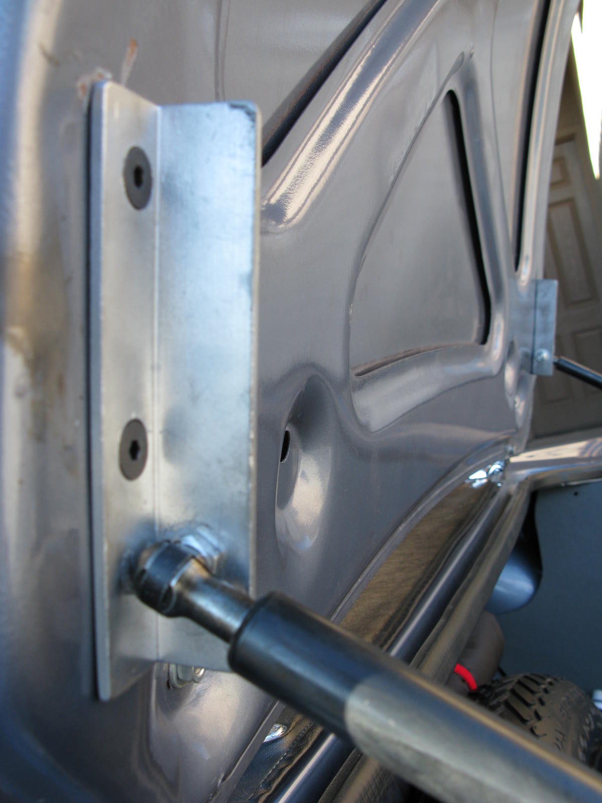 Gas mounts (4).JPG